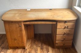 Schreibtisch aus Vollholz