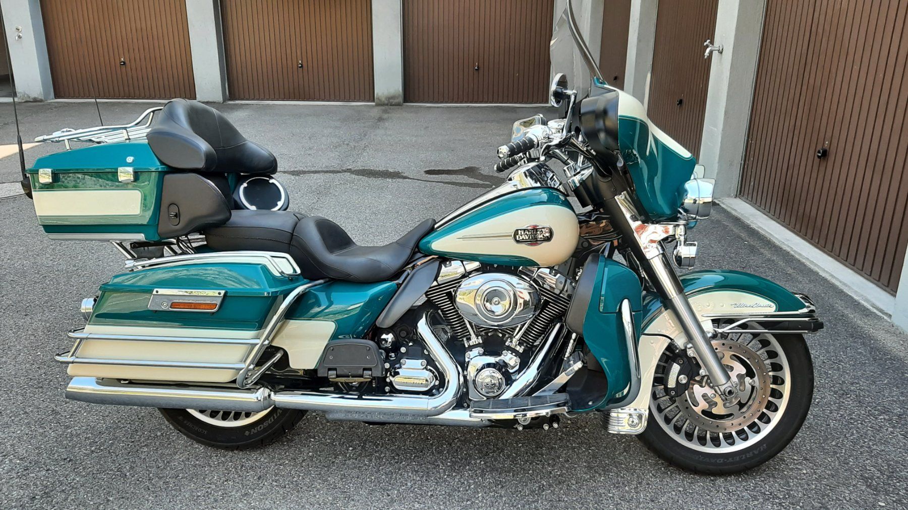 Harley-Davidson Touring: Harley Davidson FLHTCU – D'occasion à Buochs par Clobo