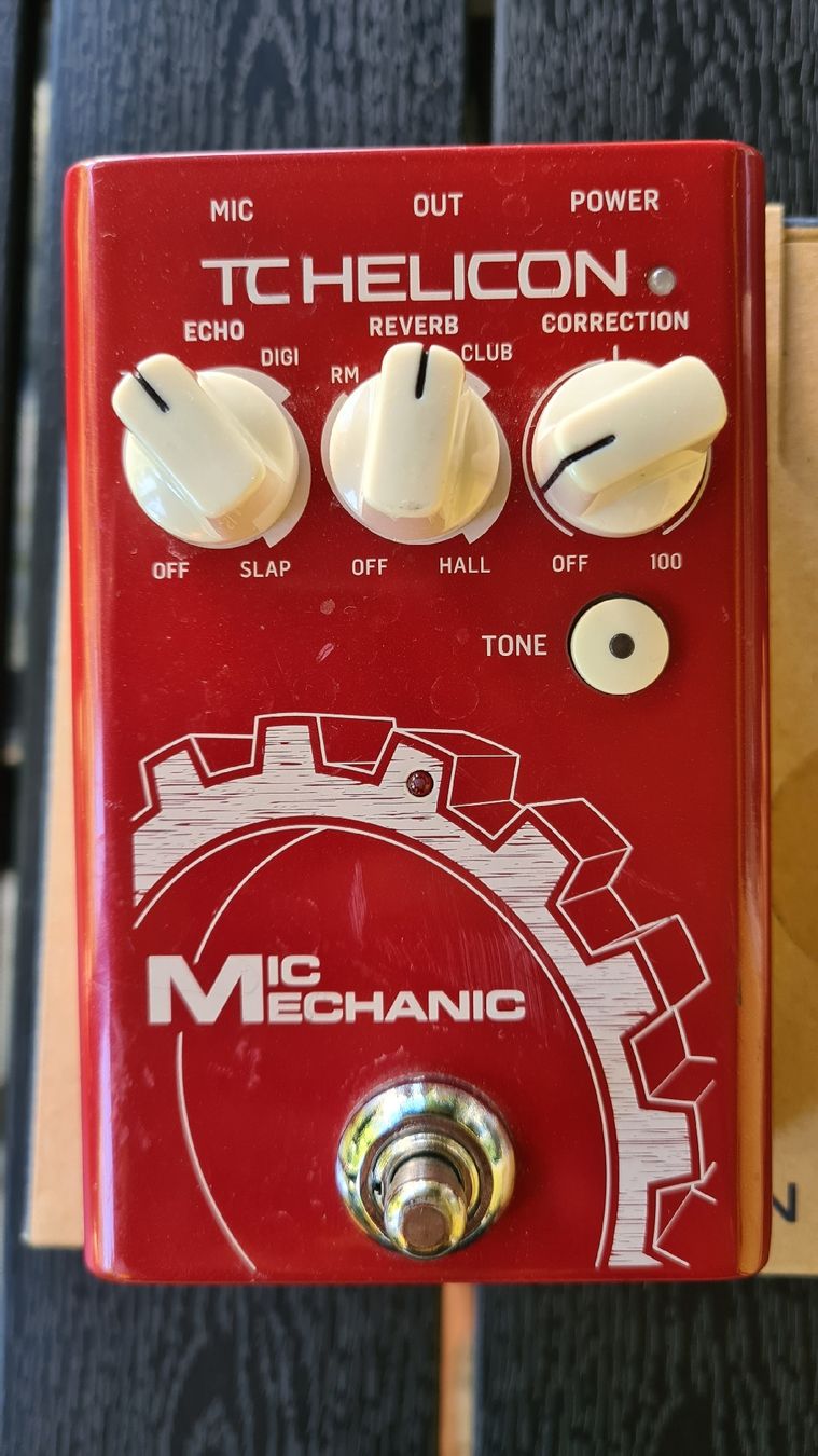 TC Electronic Egaliseurs: TC Helicon Voice Processor "Mic Mechanic II" inkl. Adapter – D'occasion à Seon par LivEst