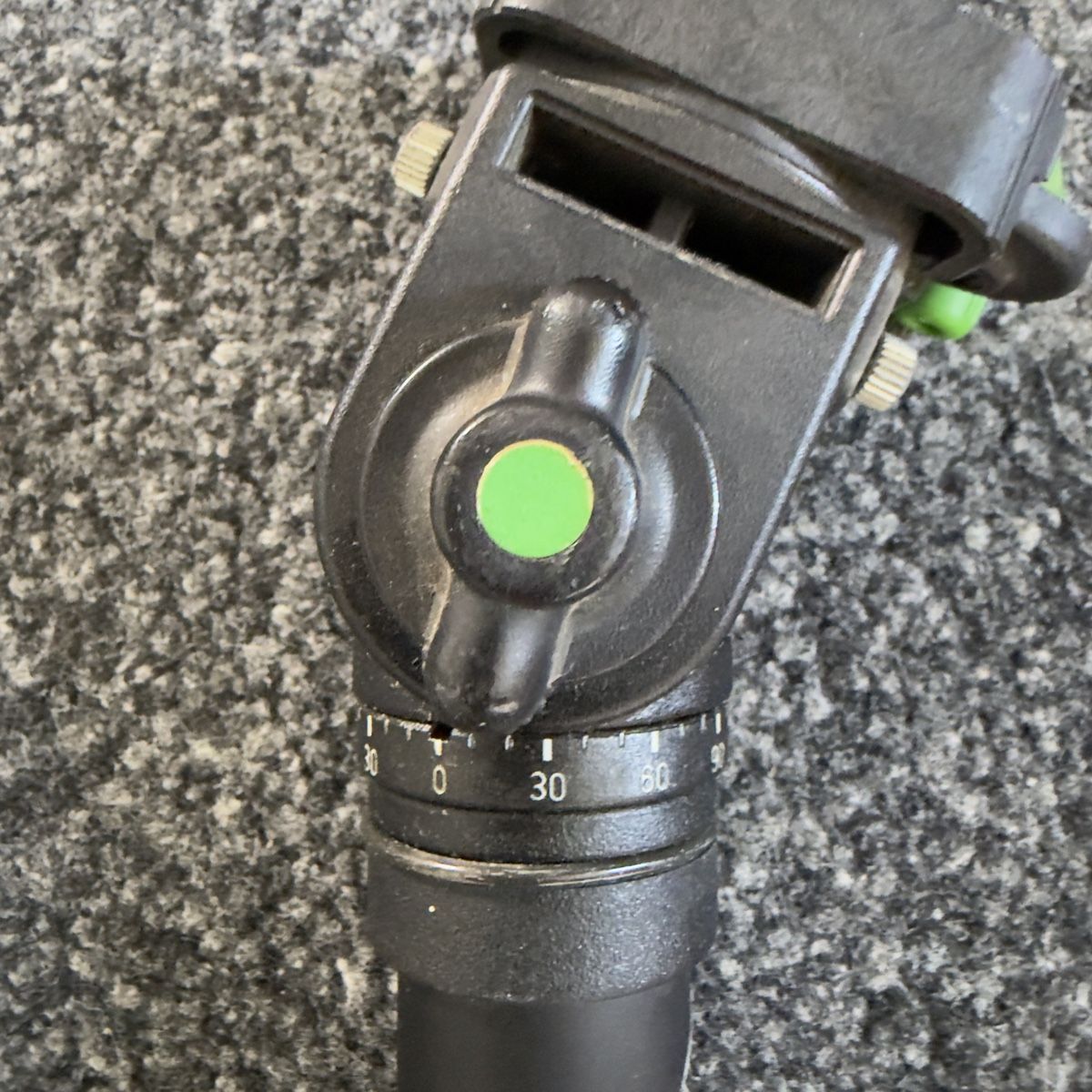 Treppiedi & Teste: Cullmann 1741 Aluminium Stativ mit 3-Wege-Neiger – Usato da Widnau venduto da kustercarmen 5