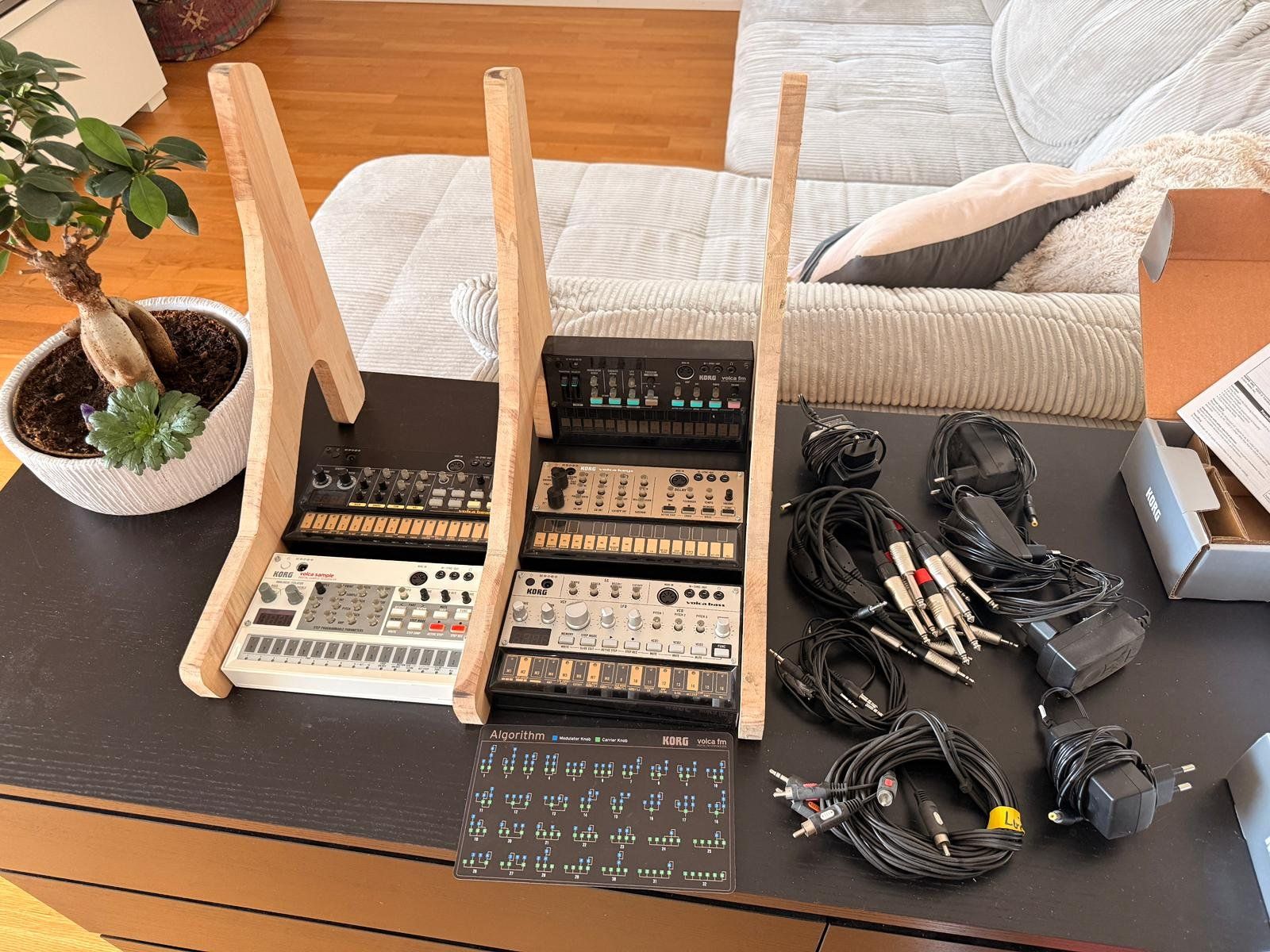 Korg Console di mixaggio: Korg Volca -Set - 5 Synthesizer - sofort einsatzbere – Usato da Luzern venduto da retrolic