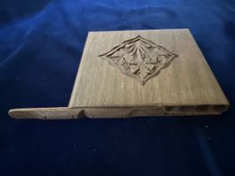 Holzschachtel geschnitzt mit floralem Muster, Vintage, 
