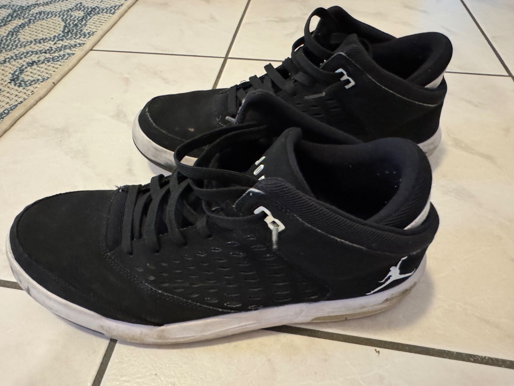 Scarpe da uomo: Chaussure Jordan – Usato da Prez-vers-Noréaz venduto da jon_lm5f