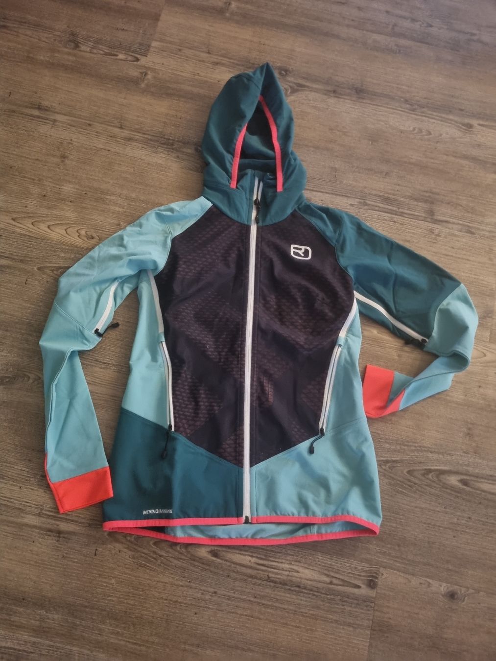 Ortovox Giacche: Damen Softshelljacke ORTOVOX Grösse M mintgrün/türkis – Nuovo (secondo la descrizione) da Wattenwil venduto da merida12