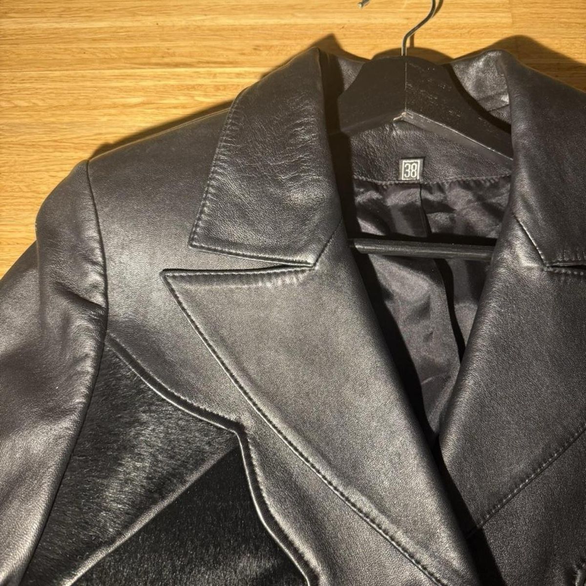 Jacken: Vintage Black Leather Jacket with Fury details – Gebraucht aus Windisch von sophieyn 3