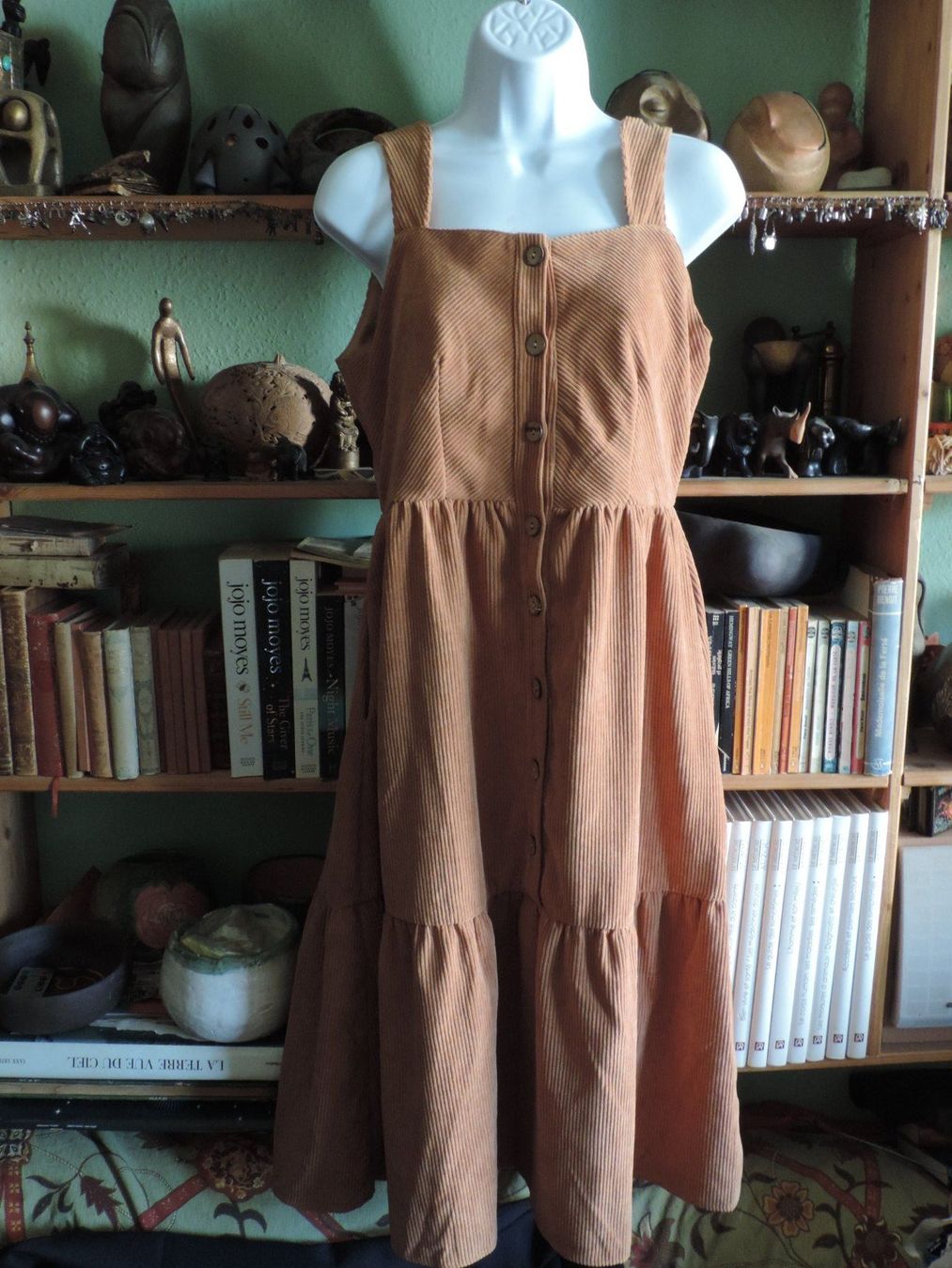 Vestiti: jolie robe cotelée brun camel – Usato da Genève venduto da Axelle333 3
