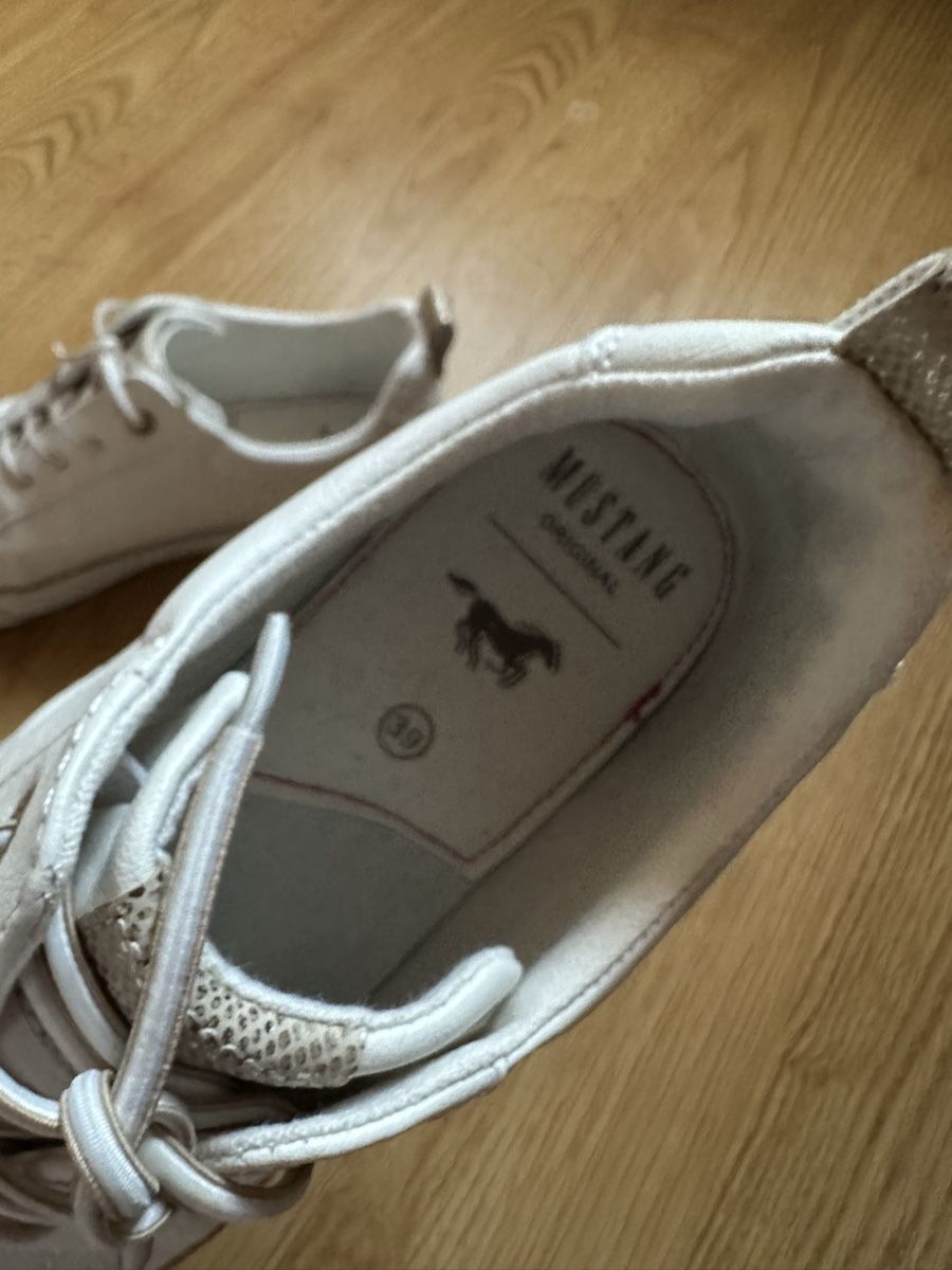 Mustang Scarpe da donna: Mustang Sneaker weiss Gr. 39 – Usato da Münsingen venduto da Secondhand89 1