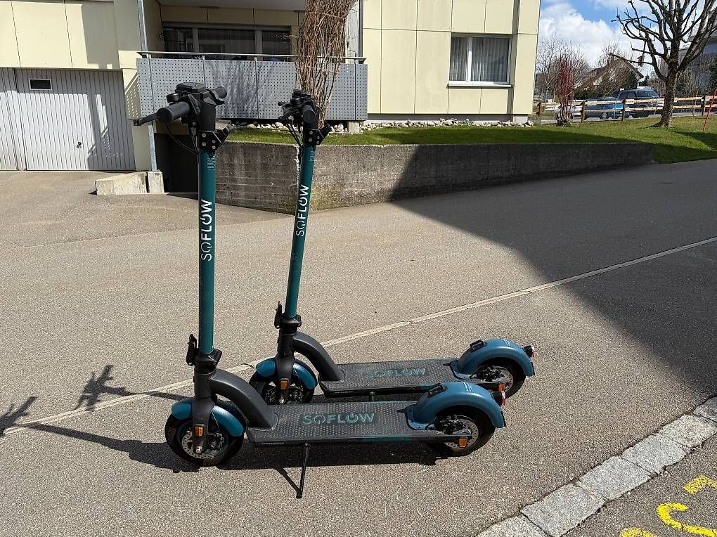 Kickboard: 2x SoFlow SO4 Pro E-Scooter  213 & 444 km – Gebraucht aus Einsiedeln von Nasa