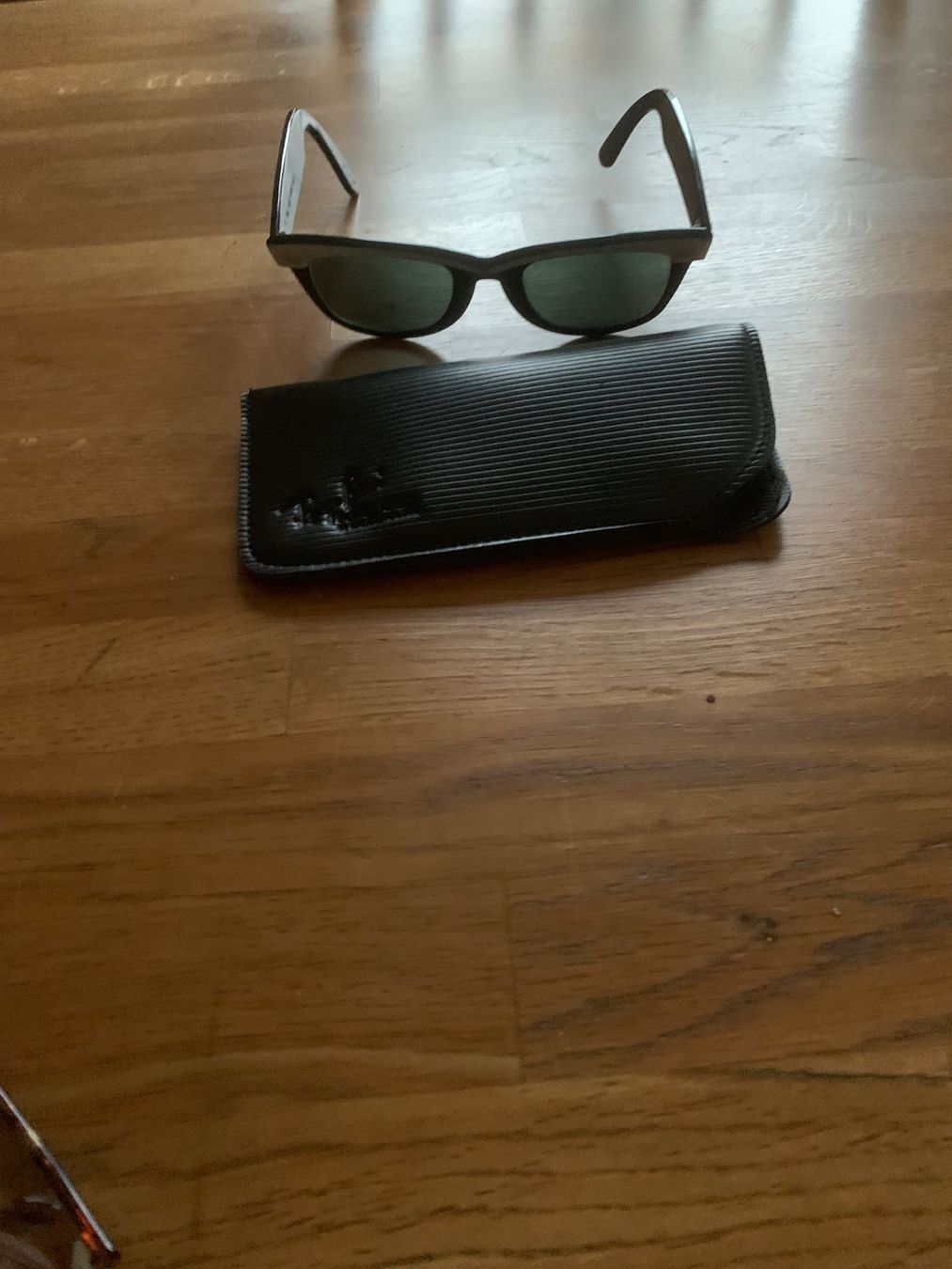 Ray-Ban Occhiali & Lenti: Sonnenbrillen Ray ban – Usato da Menziken venduto da karma9