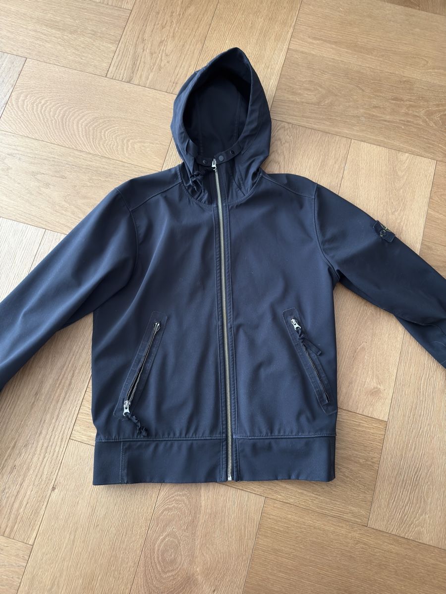 Stone Island Giacche: Schwarze Stone Island Soft Shell Jacke Gr. S – Usato da Sils im Domleschg venduto da Exar93