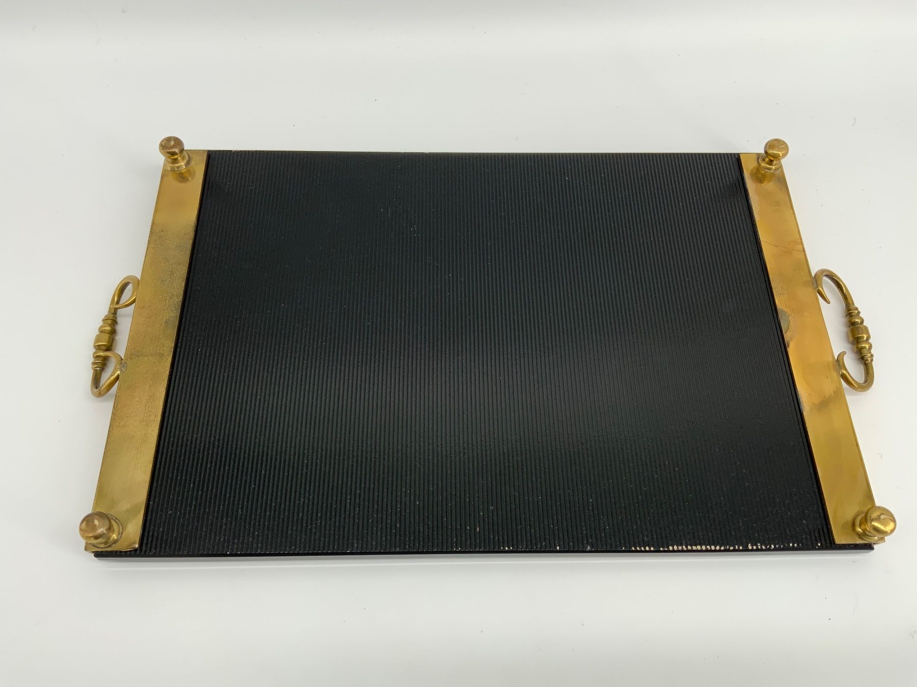 Servierplatten: Vintage Serviertablet schwarzes Glas mit Messing Halterung – Gebraucht aus Erlach von silvia3235 3