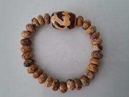Armband mit Dzi-Stein und Jaspis-Perlen handgefertigt