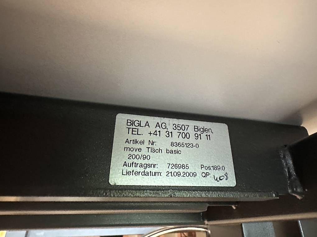 Scrivanie: Großer Bürotisch mit Rollcontainer – Usato da Luzern venduto da zdo_k59s 3