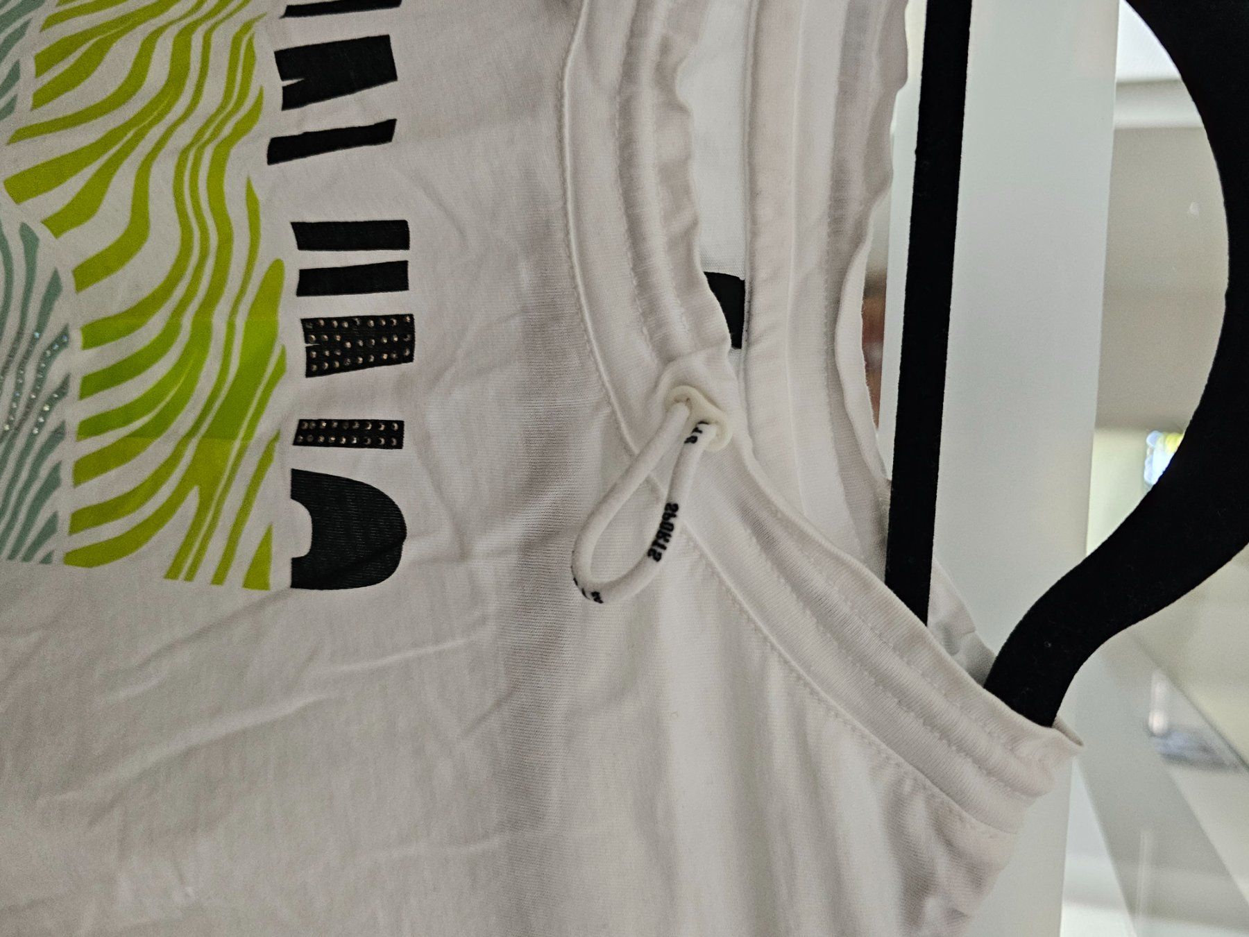 Marc Cain T-shirt: Marc Cain T-Shirt Nr. 6 – Nuovo (secondo la descrizione) da Berg TG venduto da lisboa.sky 1