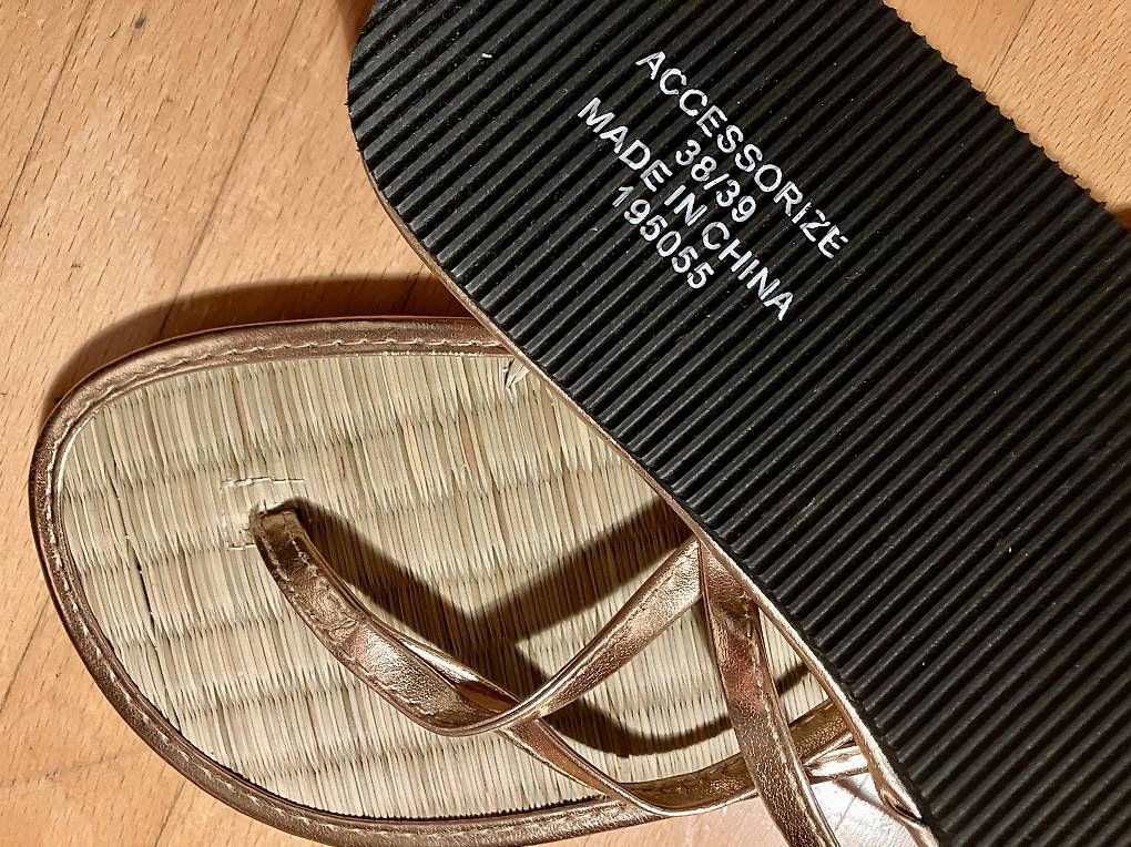 Damenschuhe: Neu: goldene Flipflops von Accessorize 38/39 – Neu (gemäss Beschreibung) aus Zürich von eis_yx9q 1