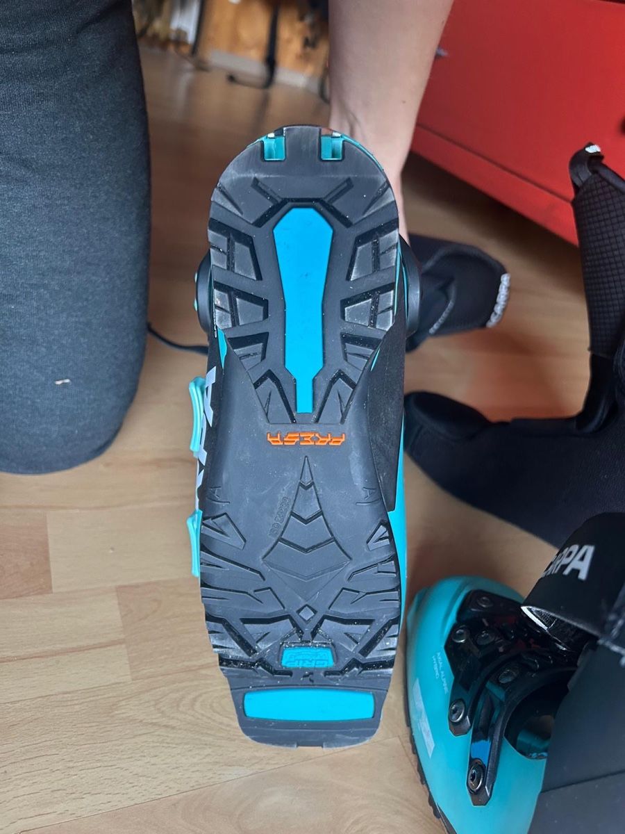 Scarpa Damenschuhe: Scarpa 4-Quattro XT Damen Skischuh – Neu (gemäss Beschreibung) aus Lenzerheide/Lai von andri910 3