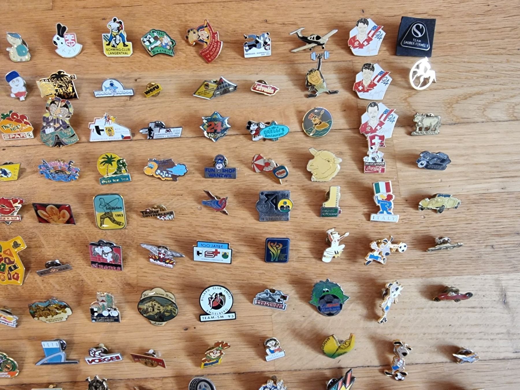 Placchette & Badge: Pin Sammlung – Usato da Arosa venduto da Fara8 5