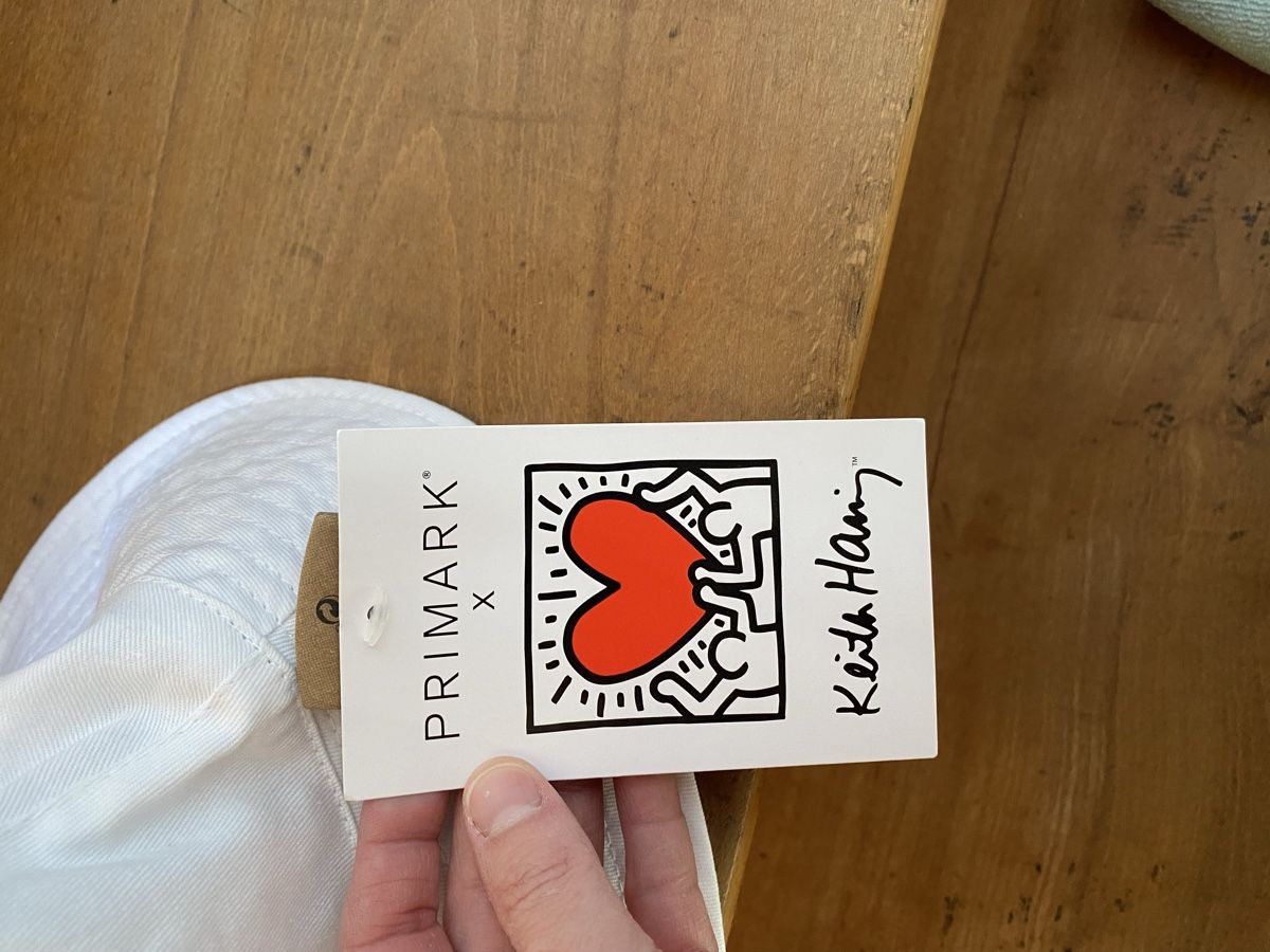 Copricapi, berretti & cappellini: Chapeau neuf Keith Haring – Nuovo e nell'imballaggio originale da Moutier venduto da Happyvidedressing 2