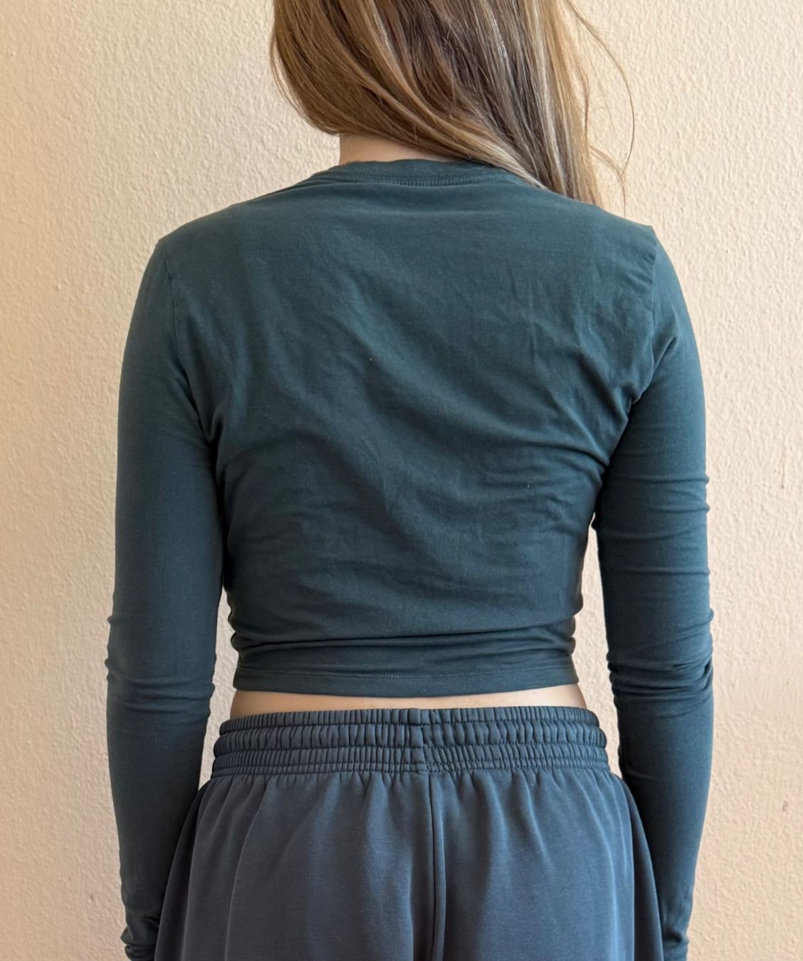 Nike Tops: NIKE LONG-SLEEVE CROP TOP – Neu (gemäss Beschreibung) aus Genève von yav_9r9f 1