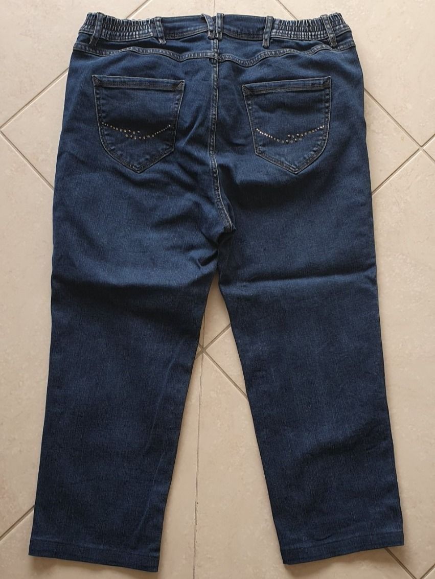 Jeans: Bequeme 7/8 Jeans mit Strass-Deko und Elastbund Gr. 42 – Gebraucht aus Flawil von Seestern5 2