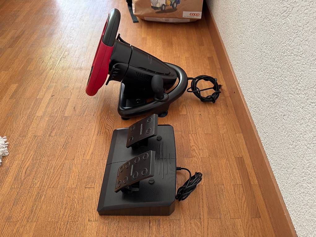 Controller: Volant et pédale – Usato da Orbe venduto da Ilan24 4