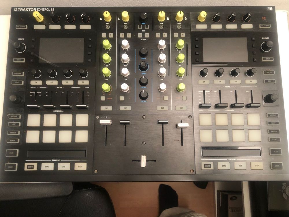 traktor s8 dj controller Kaufen auf Ricardo