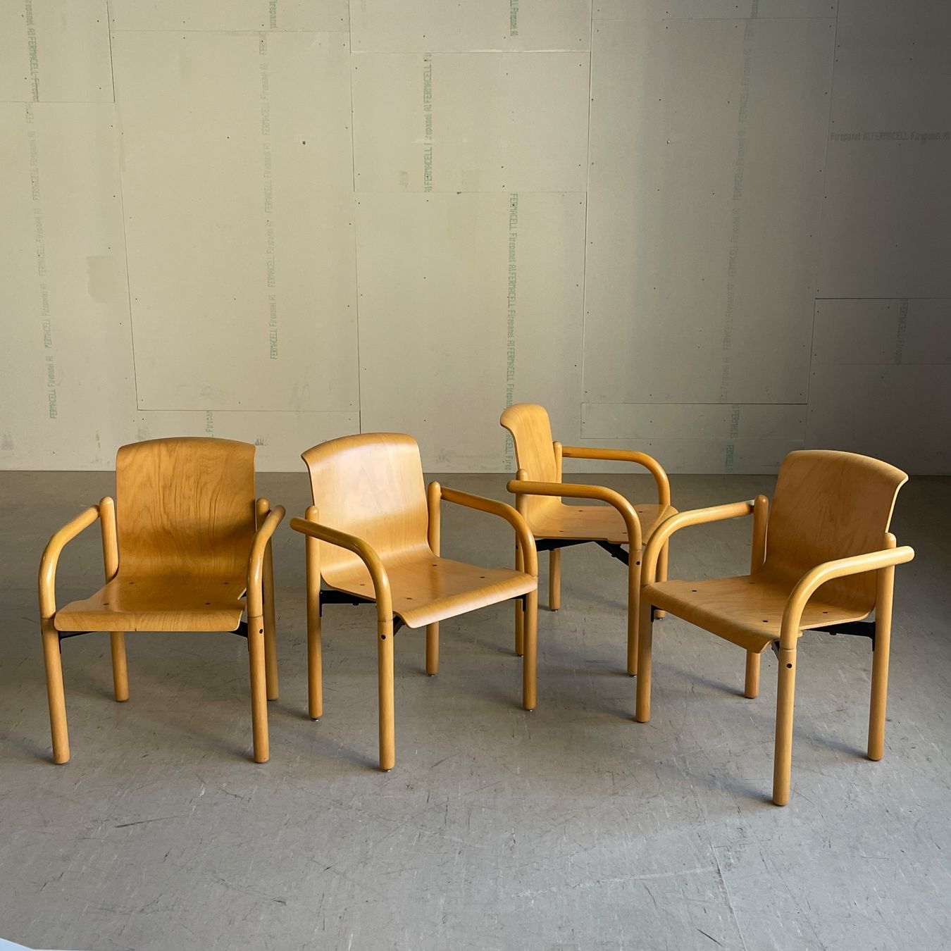 Dietiker Sedie: 4er Set 1980er Beizenstühle von Thonet – Usato da Bern venduto da Modern-Era