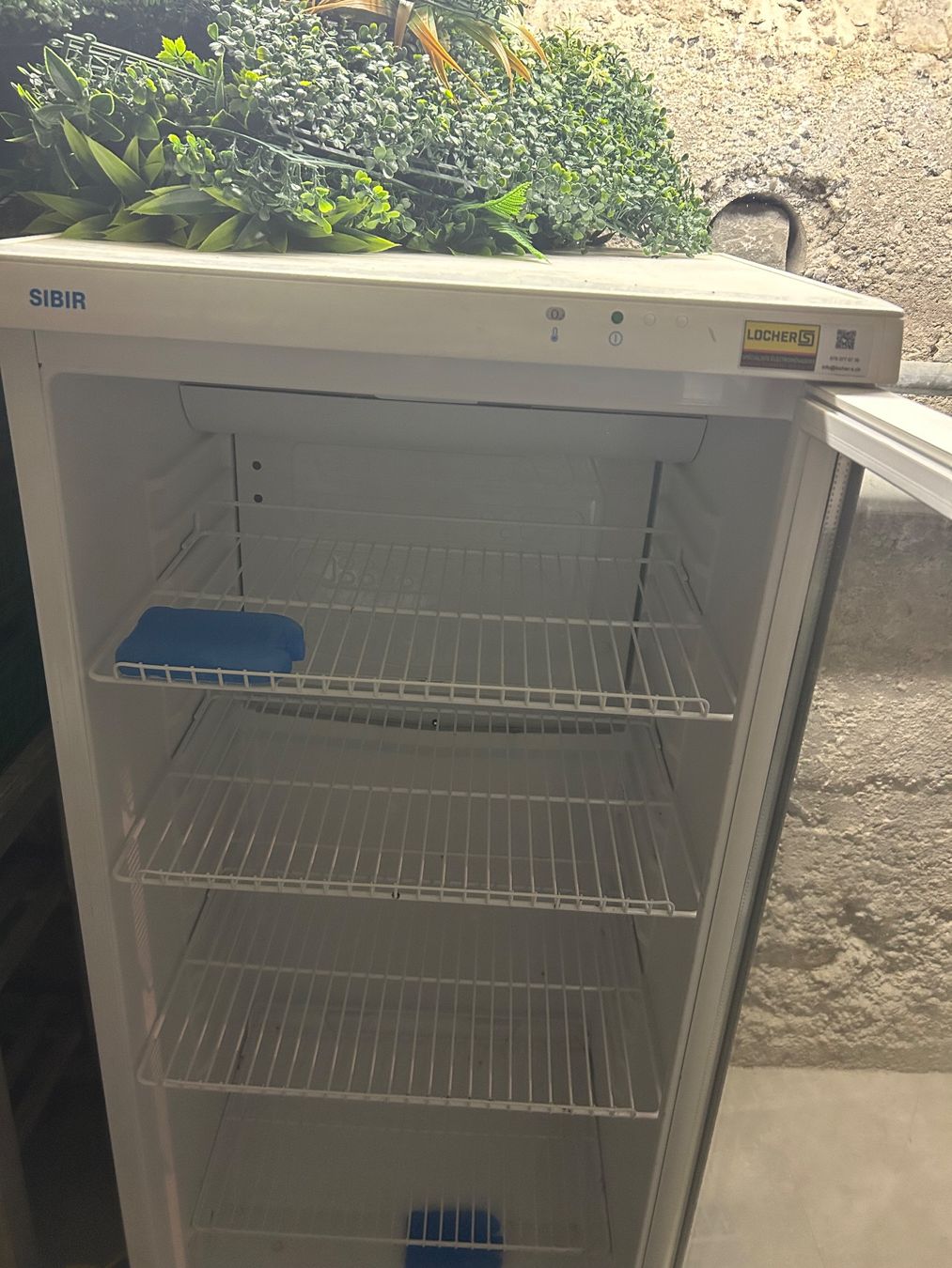 Réfrigérateur professionnel boisson Sibir (Gebraucht) in Sion für CHF ...