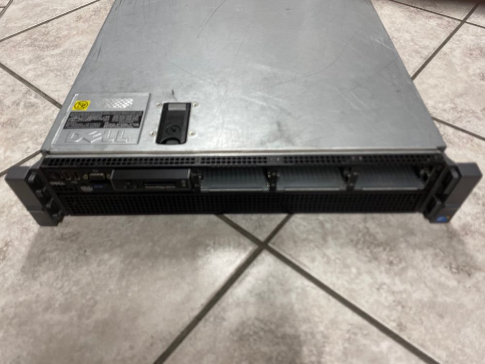 Dell Server PowerEdge R810 (Gebraucht) in Zizers für CHF 1 – mit ...
