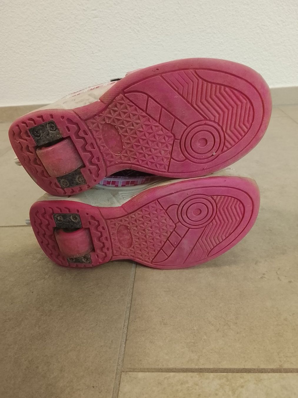 Elefanten Scarpe per ragazzi: Kindersneakers mit eingebauter Rolle – Usato da St. Gallen venduto da Fluros 3