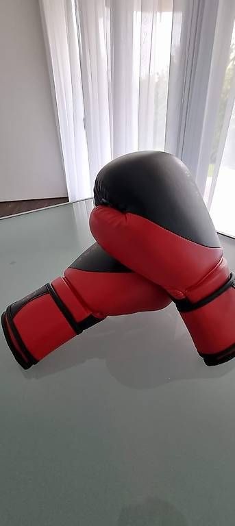 Handschuhe & Handstulpen: Boxhandschuhe  – Gebraucht aus Samedan von nic_k9rt