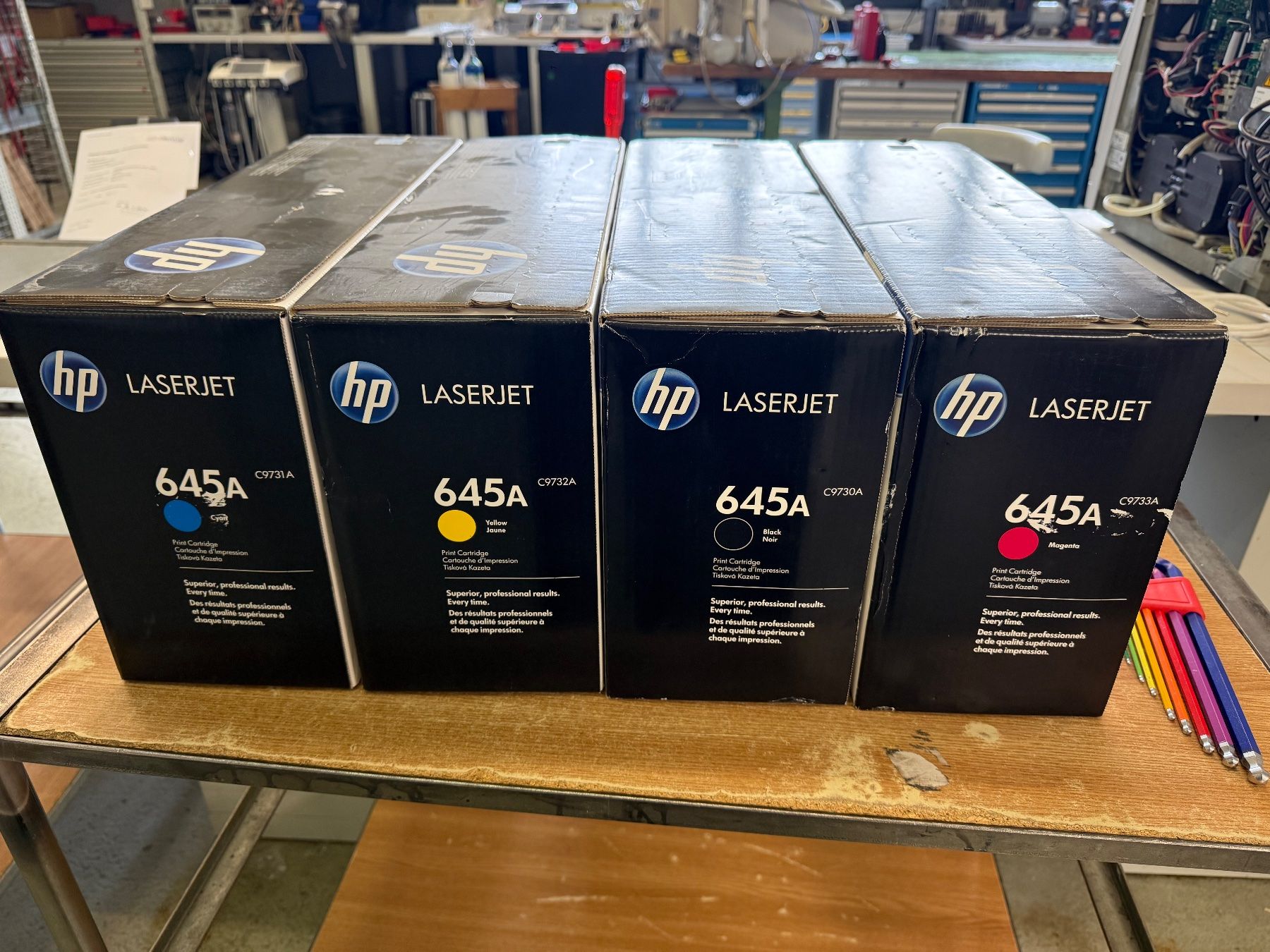 Hewlett Packard Cartucce per stampanti & toner: HP Patrone 645A C9730A/31A/32A/33A – Nuovo e nell'imballaggio originale da Neerach venduto da Nummerschild16