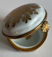 Antike kleine Porzellan Dose mit Gold Applikation Rosen
