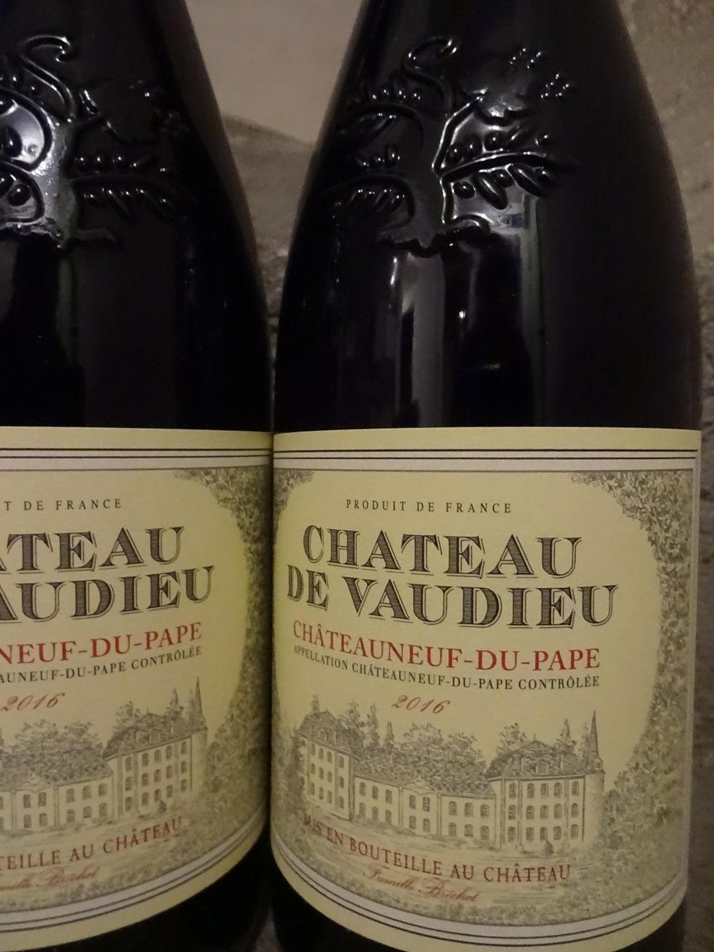 Vino: 2 Fl.  -  Château de Vaudieu Châteauneuf-du-Pape  -  2016 – Nuovo (secondo la descrizione) da Cham venduto da mktreasure 1