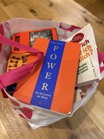 Büchertasche diverse Bücher Ratgeber Romane Schweizer Autor