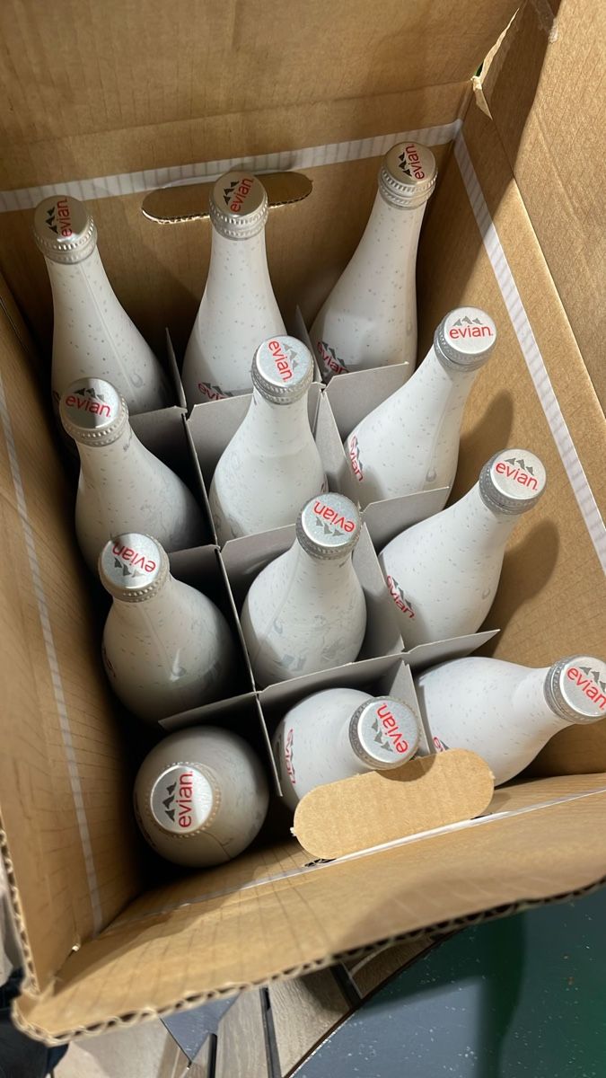 Borracce & Thermos: Evian X Coperni 0.75L Limited Edition 2023 – Nuovo e nell'imballaggio originale da Küssnacht am Rigi venduto da yaza23 1