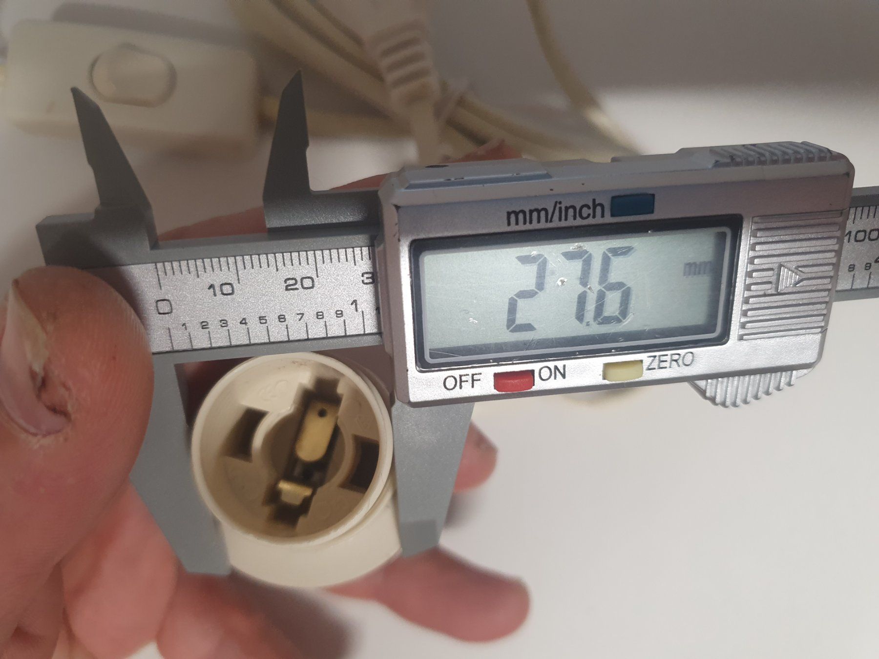 Interruttori: Weisse Lampenfassung E14 mit Schalter und Stecker – Usato da Zürich venduto da eymen20 1