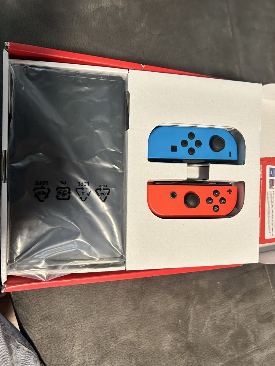 Nintendo Konsolen: Nintendo Switch OLED Konsole + pro Controller guter Zustand – Gebraucht aus Mitlödi von Mightybutcher 4