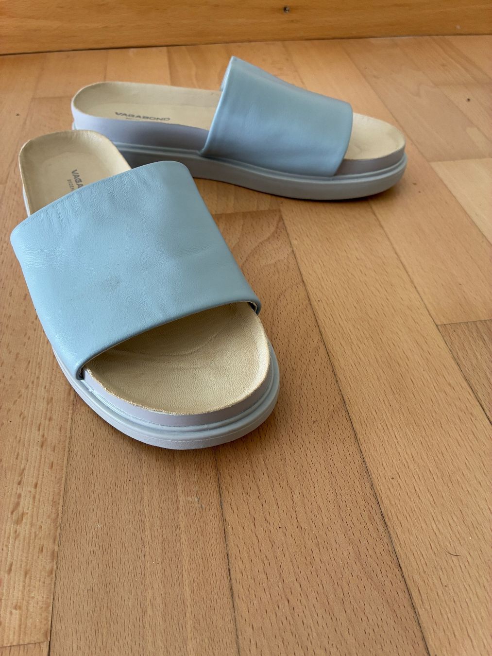 Vagabond Scarpe da donna: Vagabond Shoemaker Erin Leather Slide Sandals – Nuovo (secondo la descrizione) da Zürich venduto da nel_7skj 2