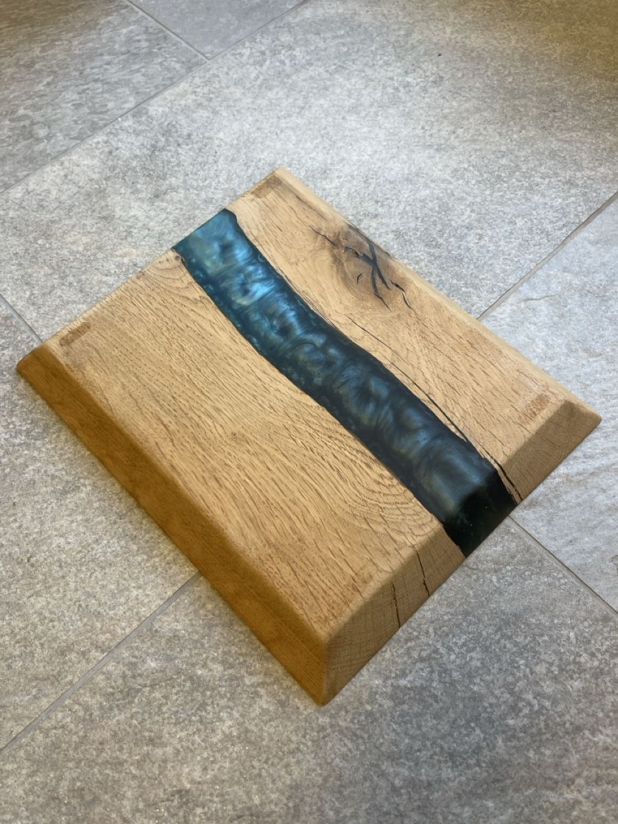 Articoli in legno: Holzbrett mit Epoxidharz Flussdesign – Usato da Basel venduto da sophcollector 3