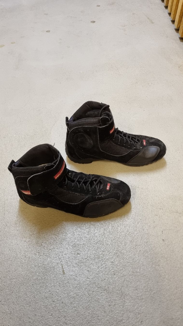 Scarpe da uomo: Halbhohe Sommer Motorrad Schuhe – Usato da Villmergen venduto da schluessel65 1