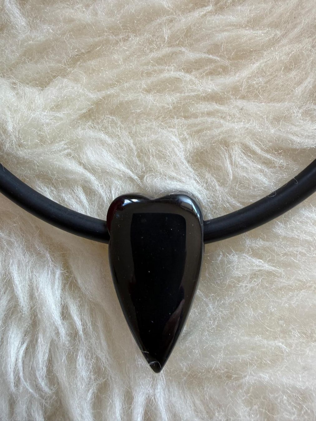 Catenine: Kautschukhalsband mit obsidian Stein, 51 cm lang – Usato da Zürich venduto da Jane_ktug 1
