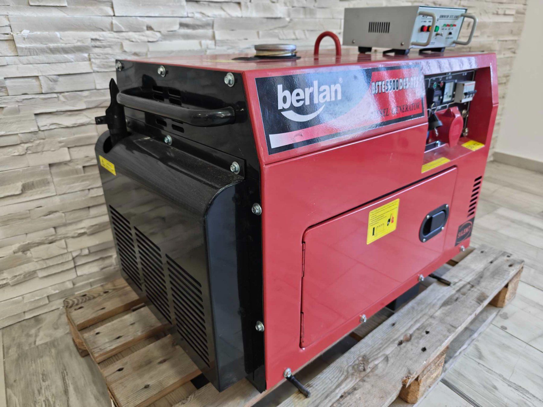 Generatori di corrente: Diesel Stromerzeuger 8,57PS 5000W Notstromaggregat Generator – Difettoso da Baar venduto da Werkzeugzentrum 4