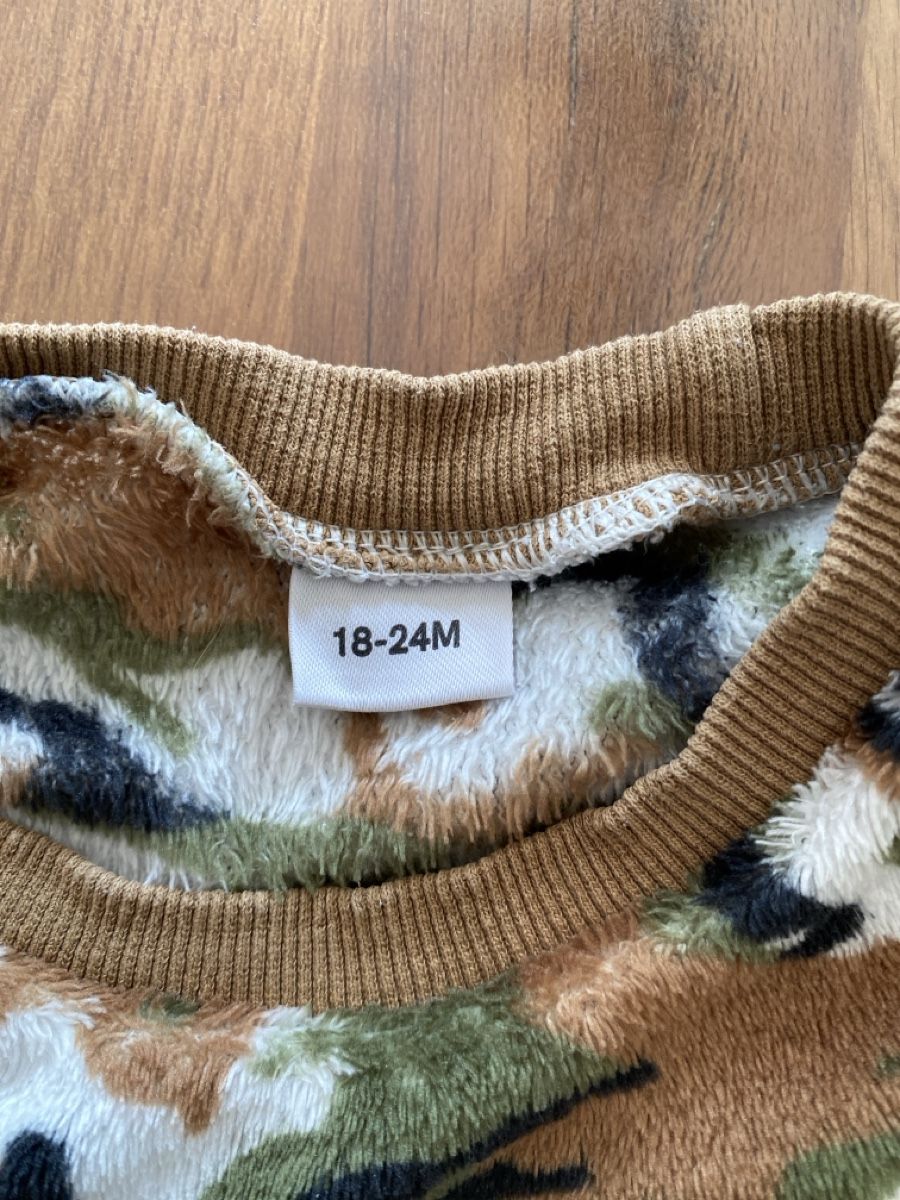 Maglioni & Felpe: Kinder Pullover Camouflage Plüsch Grösse 18-24 Monate – Usato da Welschenrohr venduto da all_5gs8 2