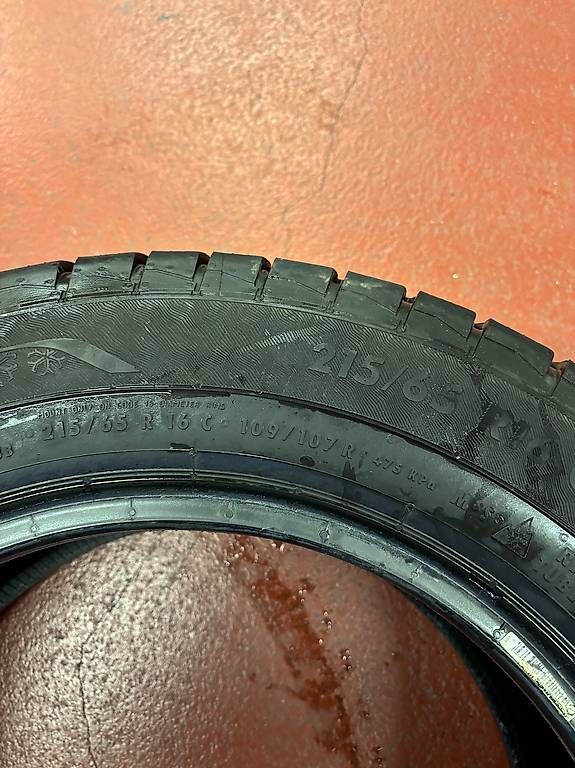 Pneus & Roues: Winterreifen 215/65R16C 2Stück – D'occasion à Muri b. Bern par UrbanMotors 1