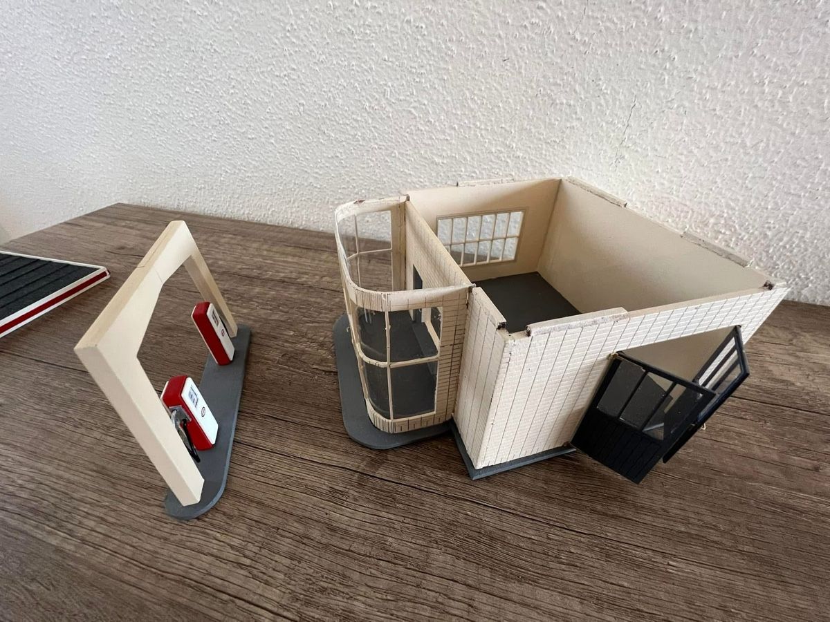 Modellautos: Tankstelle Modellbausatz Esso 1:43 – Neu (gemäss Beschreibung) aus Oberrieden von Schrauber4 3