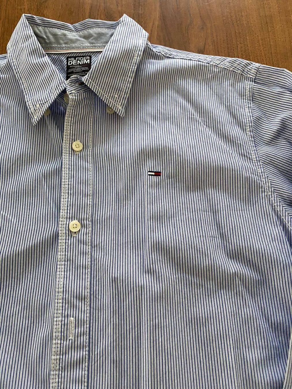 Tommy Hilfiger Chemises: Hemd hellblau von Hilfiger Denim M – D'occasion à Schwyz par Trofana
