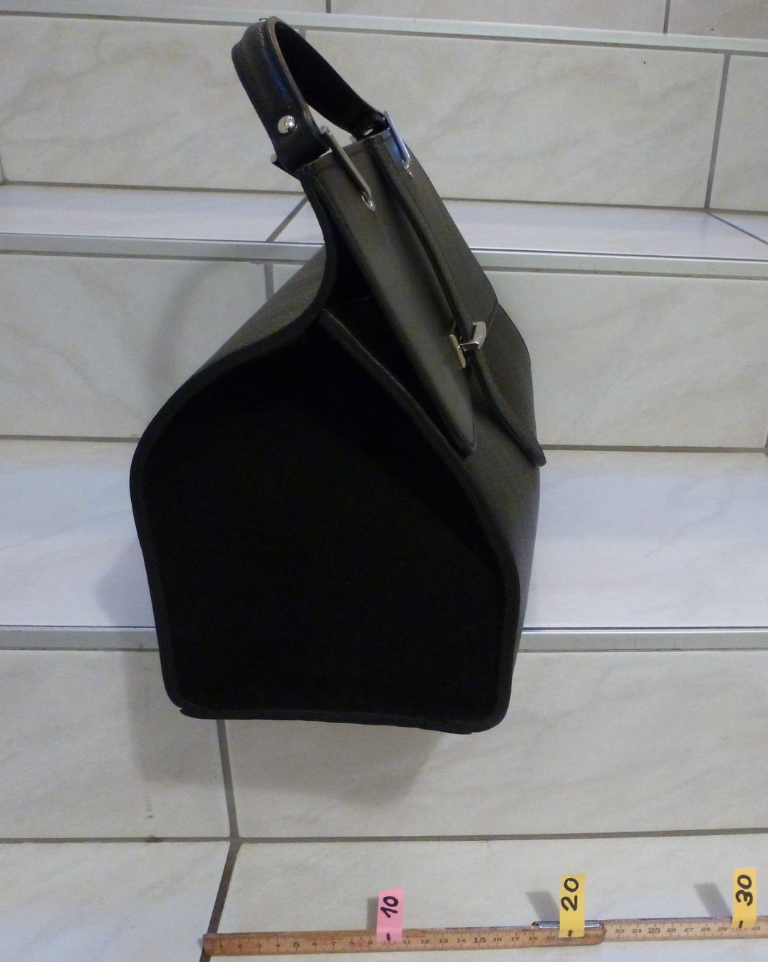 Borse da donna: Edle schwarze Ledertasche Handtasche NEU – Nuovo (secondo la descrizione) da Läufelfingen venduto da Kamari 2
