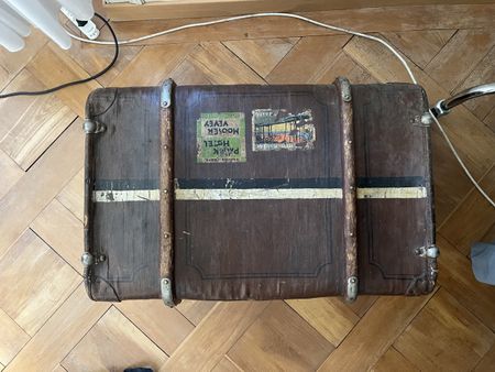 alter, antiker Reisekoffer (Aufbewahrung)