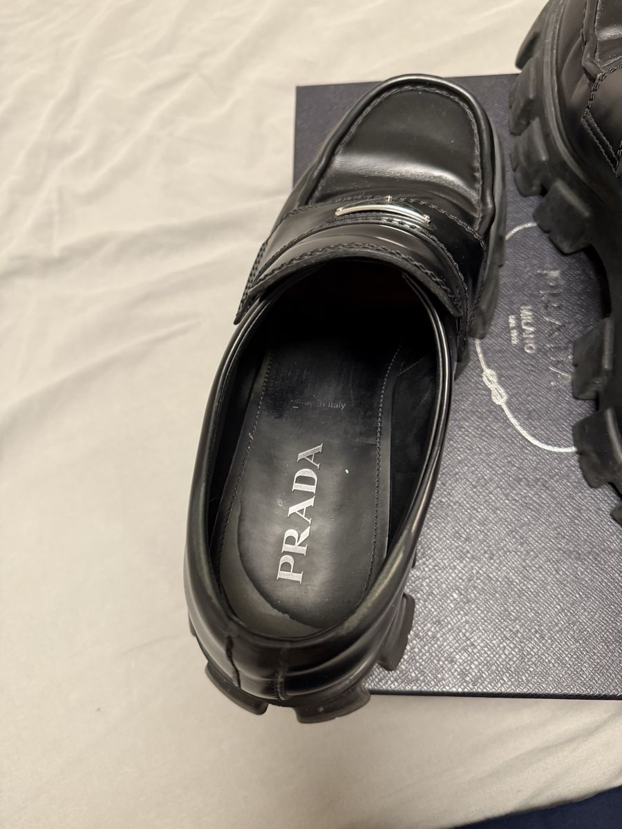 Chaussures hommes: Prada Monolith Leather Loafers – D'occasion à Morges par  6